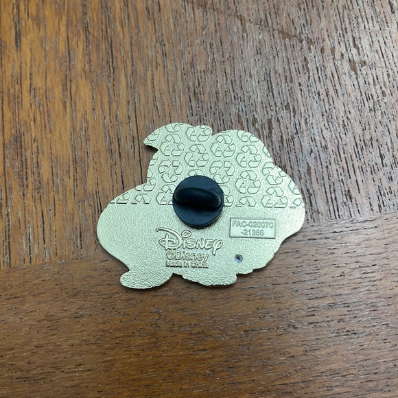 Disney Blind Box pin dumbo apple - no box - Picture 2 of 2